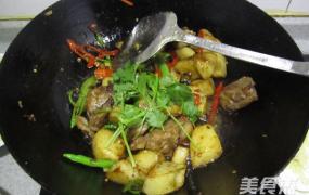 香煎排骨烩土豆做法大全