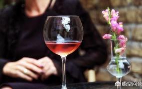 如何倒红酒,西式宴会怎样给客人倒葡萄酒？