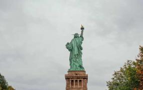 自由女神像的英文,美国自由女神像代表什么含义？