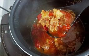 不加一滴水做出来的西红柿炖牛肉，保证汤汁你都要喝光做法大全