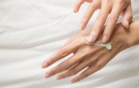 指甲泛黄是身体的警告 教你几招轻松护理