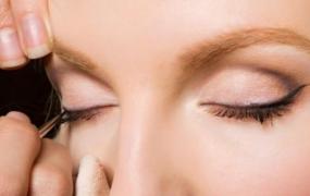 警惕长期使用双眼皮贴的危害 可使皮肤失去弹性