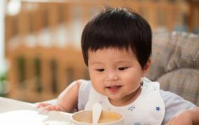 盘点婴儿辅食添加的禁忌 长期吃瓶装糊状辅食并不健康