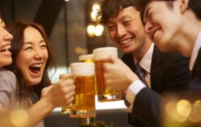 未成年人喝酒有哪些危害 损害大脑影响身体的正常发育