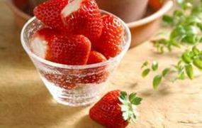 怎么正确洗草莓？如何洗掉蔬果上的保鲜剂？