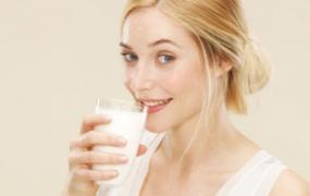 长期大量饮用牛奶小心致癌！