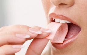 嚼口香糖能够缓解注意力 经常嚼口香糖对身体的利与弊