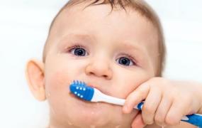 虫牙找上宝宝最关键的原因 宝宝刷牙爸妈必须亲上阵