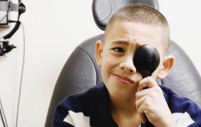 引起孩子视力下降的原因 预防从小培养良好用眼习惯