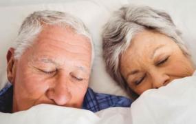 老人总爱做噩梦 减少外界环境因素导致的恶梦发生