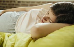 每晚睡8小时女性不易骨折 强壮骨骼