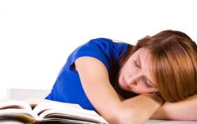 午睡超过30分钟精神更差 午睡消除困倦提高记忆力