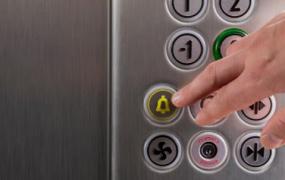 电梯的安全事故频出 被困在电梯的自救法