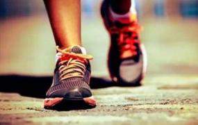 走路方式多种多样 不同走路姿势带来不同的健身效果