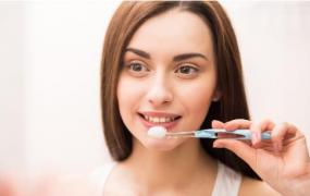 刷牙时是否需将牙膏蘸水 对日常刷牙的误解详解