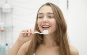 用不合适的牙刷刷牙太不卫生 正确的刷牙方式揭秘
