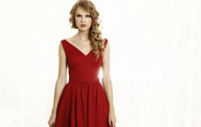 穿红色衣服应该如何装扮和搭配？