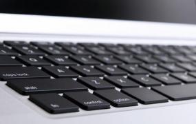 怎么清除电脑键盘的灰尘？