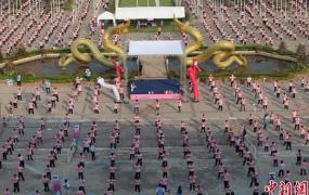 泰国5000人同转呼啦圈 创造新的吉尼斯纪录