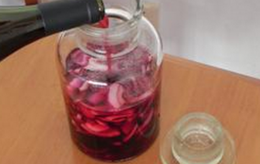 洋葱泡红酒怎么做 洋葱泡红酒的功效