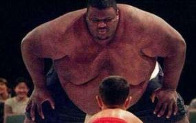 世界上最重的运动员:亚伯勒(巅峰体重达830斤/腿围两米)