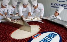 世界上最大的芝士蛋糕:重达2吨(55位厨师协力制作)