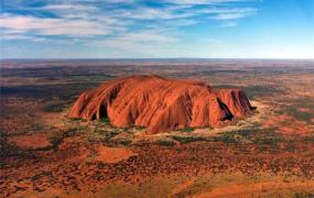 世界上最大的独立岩石 位于澳大利亚的艾尔斯岩石