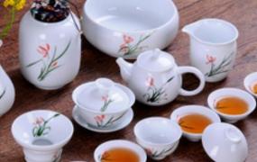 白瓷茶具怎样去除茶垢 白瓷茶具茶渍怎么去除