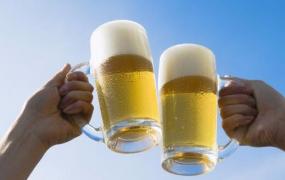 喝啤酒的好处和坏处 喝啤酒会发胖吗