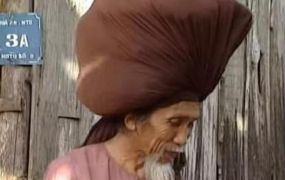 世界上头发最长的男人:头发像蟒蛇缠在头顶(长达6.8米)