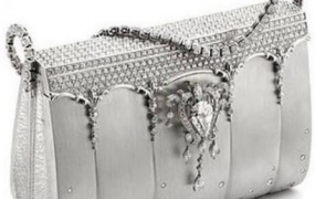 世界上最贵的手包:由18k纯金打造(镶嵌4500多颗钻石)