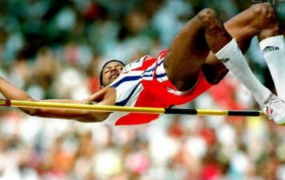 男子跳高世界尔纪录：哈维尔2米45纪录27年无人刷新