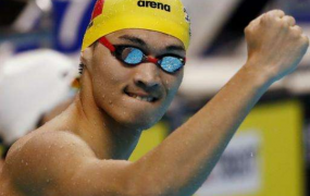 世界上仰泳最快的人:创下48.88秒世界纪录(100米冠军)