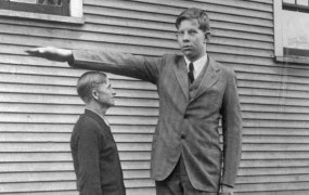 世界第一高人:8岁长到1.88米(最高达2.72米)