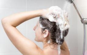 用不完的洗发水别急着扔 洗发水的日常神奇妙用
