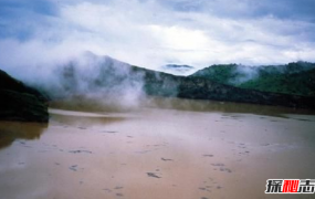 世界上最吓人的湖 被誉为杀人湖,火山爆发随时发生