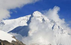 世界上最高的山峰：珠穆朗玛峰8844.43米,(等于28个埃菲尔铁塔)