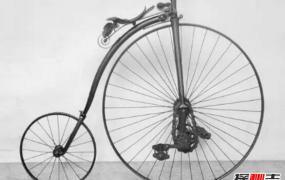 世界上最早的自行车，只有轮子和木架(用脚蹬地才能动)