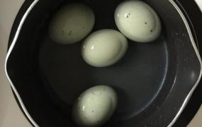 松花蛋可以煮一下吃吗