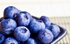 蓝莓怎么吃最有营养 蓝莓吃法技巧