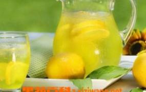 柠檬水有什么功效 喝柠檬水的功效和好处