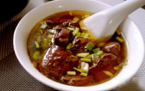 韩式猪血汤如何做好吃 韩式猪血汤的做法教程