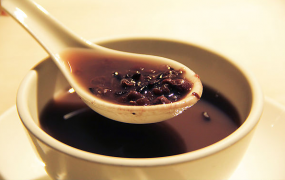 黑豆紫米汤如何做 黑豆紫米汤的材料和做法步骤