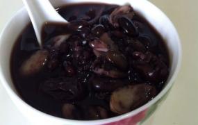 喝黑豆薏米百合汤的功效和禁忌