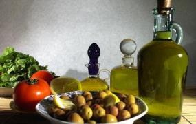 核桃油和橄榄油的对比 核桃油和橄榄油哪个好
