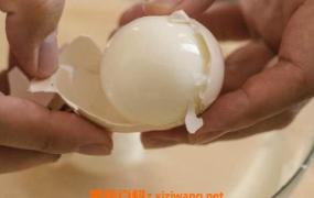 煮鸡蛋怎么好剥皮 熟鸡蛋快速剥皮的方法技巧