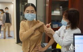 新冠疫苗等待30分钟,深圳医护人员接种新冠疫苗现场：6到8分钟即可完成
