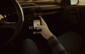 开车玩手机怎么处罚,严查！开车打手机，害人害己