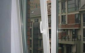 断桥铝外开窗扇怎么怎么开锁眼？