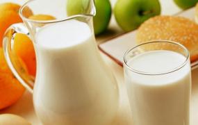 纯牛奶能不能加热,纯牛奶可以煮沸后饮用吗？